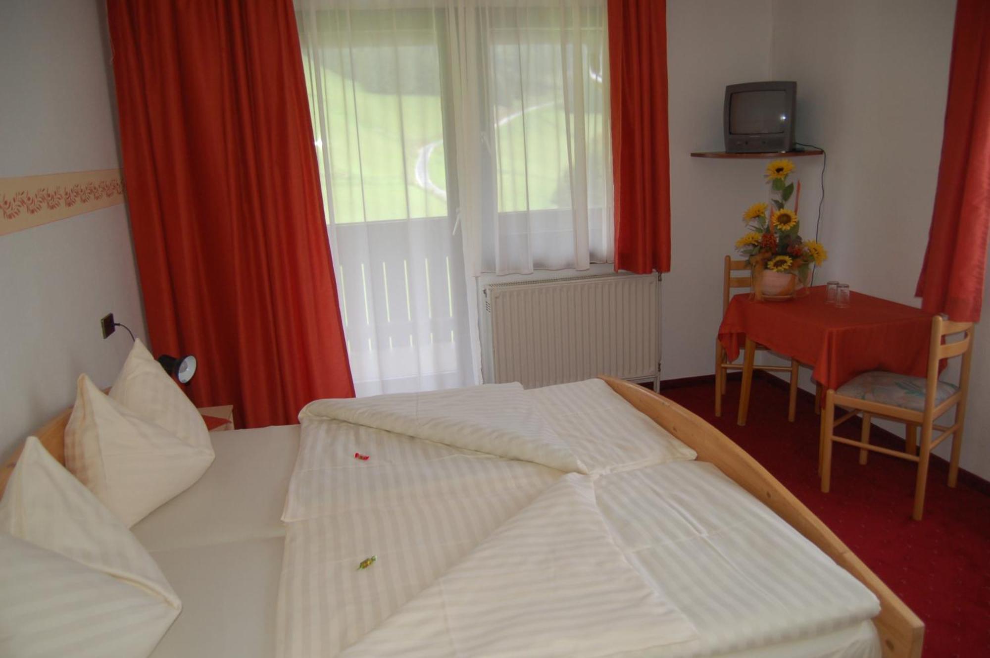 Alpenhotel & Aparthotel Lanz Hohentauern Δωμάτιο φωτογραφία